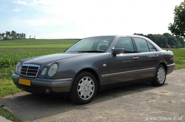 Taxatie Youngtimer Mercedes W210 E320 1996 1 LVA.jpg