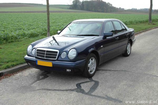 Taxatie Youngtimer Mercedes W210 E220D 1995 1 LVA.jpg