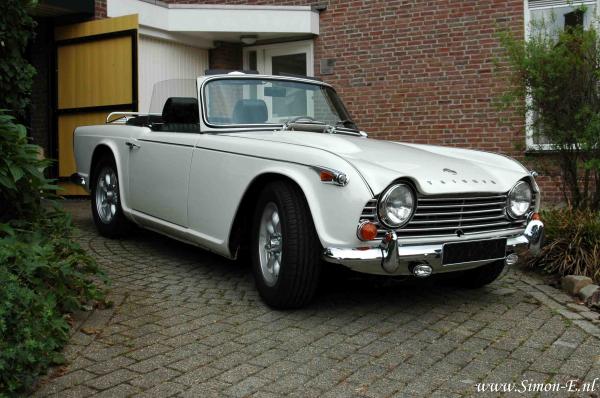 Taxatie Klassieker Triumph 1966 TR4A (1).jpg
