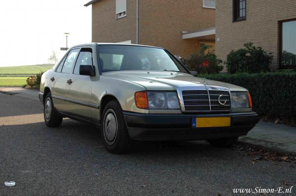 Taxatie Klassieker Mercedes W124 300D 1985 1 RVA.jpg