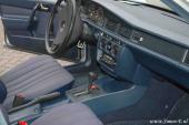 Taxatie Klassieker Mercedes W201 190 1985 2 IA.jpg