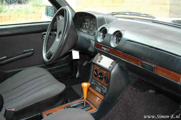Taxatie Klassieker Mercedes W123 300D 1983 2 IA.jpg