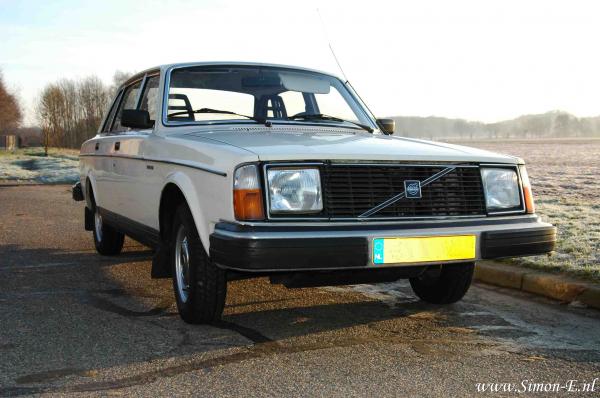 Taxatie Oldtimer Volvo 1975 244GL (1).jpg