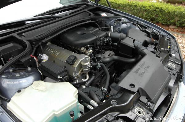 Taxatie Youngtimer BMW E46 318i 1999 3MA.JPG