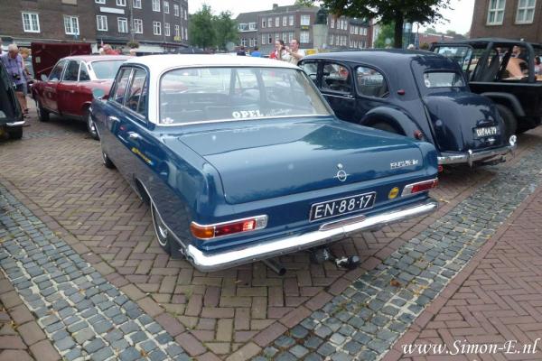 Opel Rekord A 1700 sedan [1965] (2).JPG